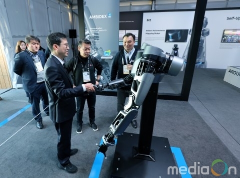 LG전자, 네이버와 로봇 연구개발 손잡으며 협력 범위 지속 확대