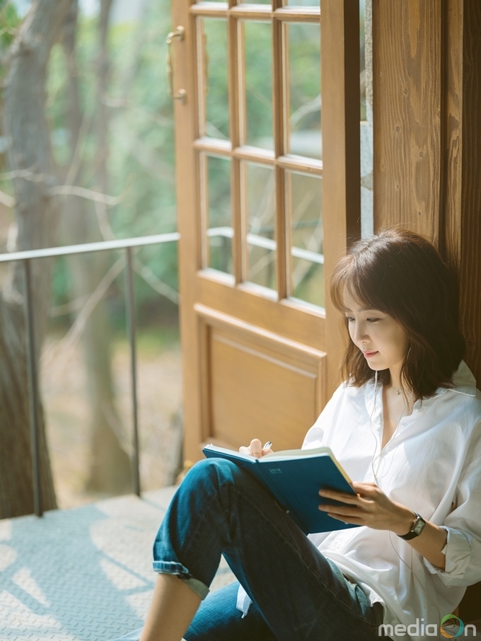 김이나의 밤 편지, 2019 봄 개편 신설 ‘김이나의 밤 편지’… 김이나 “심야 라디오 DJ는 오랜 꿈”