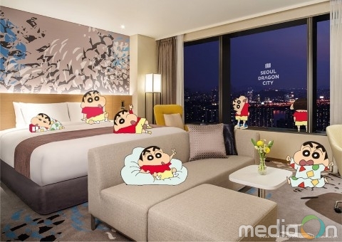 호텔 서울드래곤시티, 가정의 달 맞아 선보인 ‘짱구는 못말려’ 콘셉트룸 패키지 출시 직후 완판